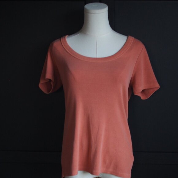 Old Navy | NWT Scoop Neck T-Shirt - Picture 1 of 4